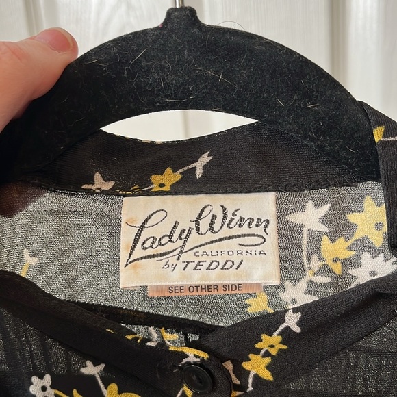 Lady Winn by TEDDI California Vintage Floral Button Down, Size L - Picture 5 of 7